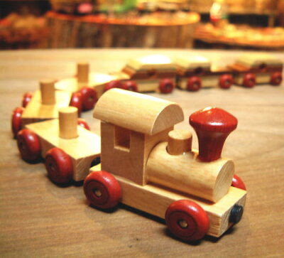 木製おもちゃ　磁石付き連結　汽車ポッポ