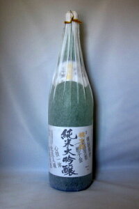 四万十源流の蔵元の純米大吟醸。2003年ANA国内線で販売された商品です桃太郎　純米大吟醸　1800...