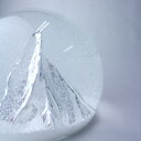 山肌をキラキラと滑り落ちる粉雪が美しいスノードーム(スノーグローブ)マッターホルン小