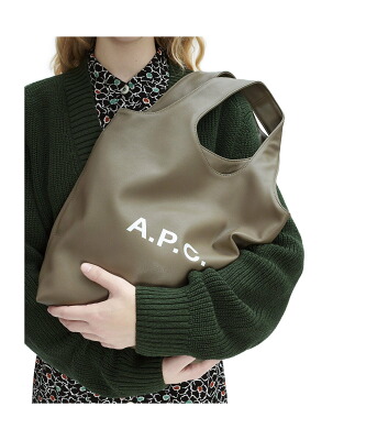 お仕事バッグにもおすすめなきちんと見えるトートバッグは、アーペーセーのNinon スモールトートバッグ