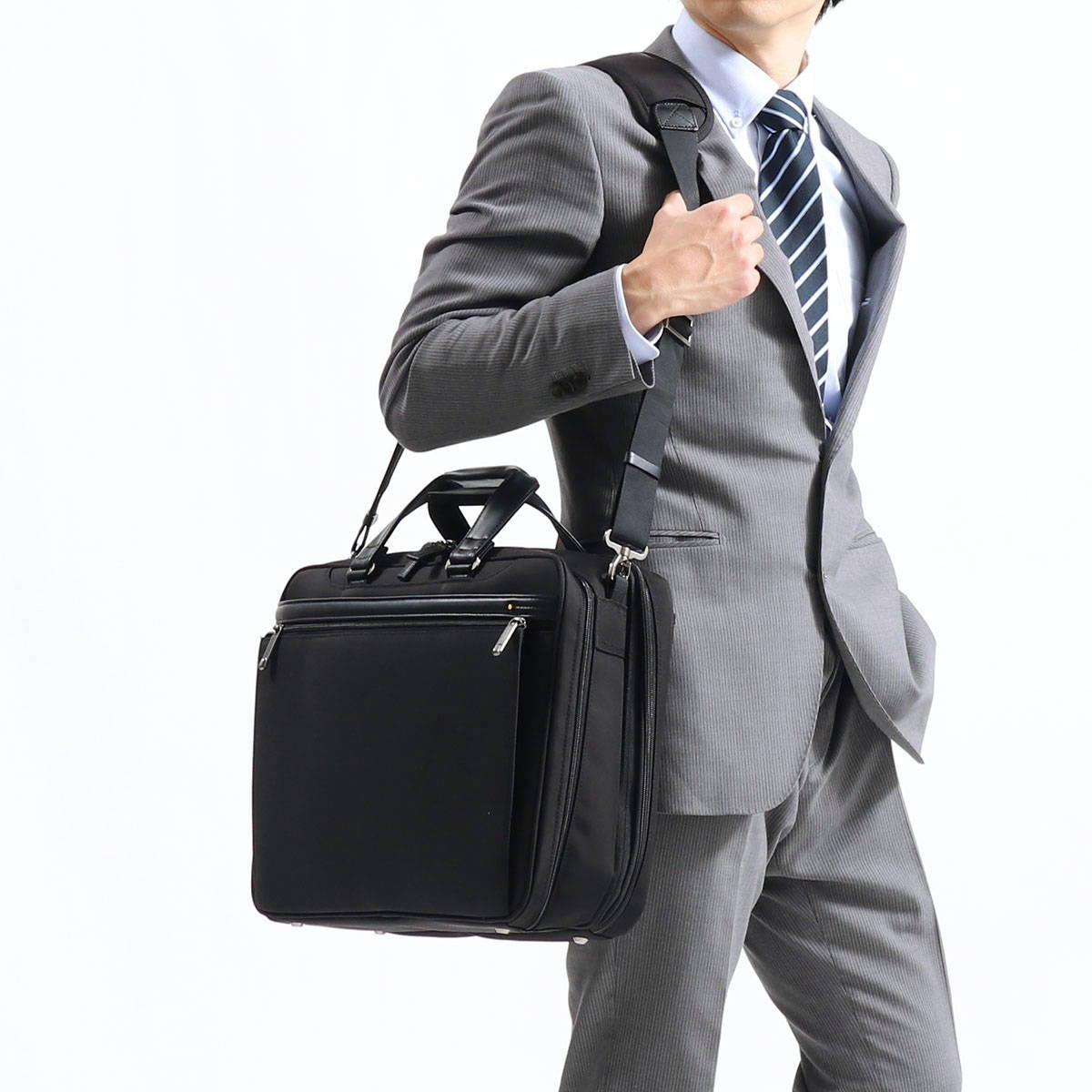 仕事ができる男のビジネスバッグは、エースジーンのブリーフケース EVL-3.5