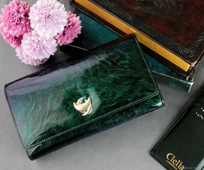 1万円以内で買える緑のお財布は、クレリアのカンビアーレ フラップ長財布