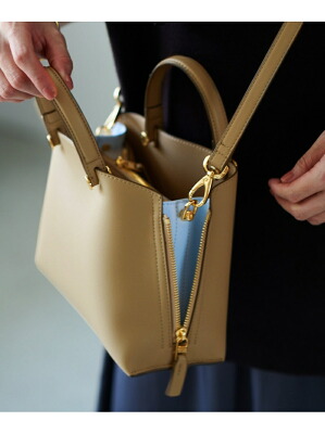 50代女性の普段使いにおすすめなカジュアルバッグは、ロペ エポールのY BAG Mini