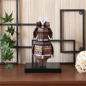 全身甲冑の旭川クラフトの五月人形（木製）の画像